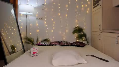 Snapshot of sonya_baby chatting on 12/08/24, 12:52 SONIA online show from 12/08/24, 12:52