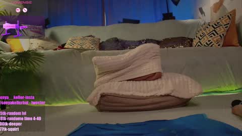 Snapshot of sonya_keller chatting on 10/17/25, 02:19 Sonya    online show from 10/17/25, 02:19