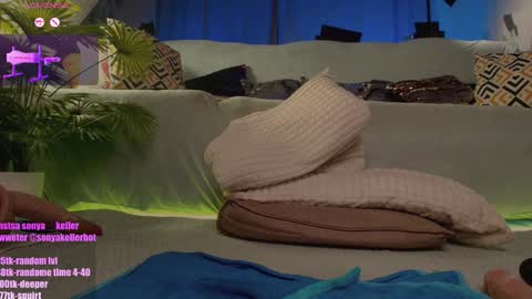 Snapshot of sonya_keller chatting on 10/18/25, 08:20 Sonya    online show from 10/18/25, 08:20