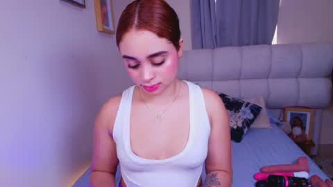 Snapshot of soph1a_roy chatting on 05/14/26, 01:29 Sophia Roy online show from 05/14/26, 01:29