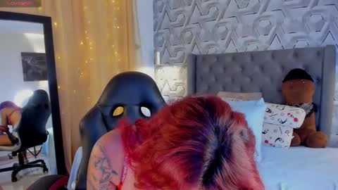 sophie online show from 09/24/25, 09:51