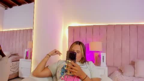 Snapshot of sophi_cooper29 chatting on 07/11/26, 10:00 sophi_cooper29 online show from 07/11/26, 10:00
