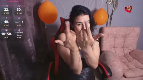 Snapshot of sophi_tay chatting on 10/18/25, 01:19 Sophi Tay online show from 10/18/25, 01:19