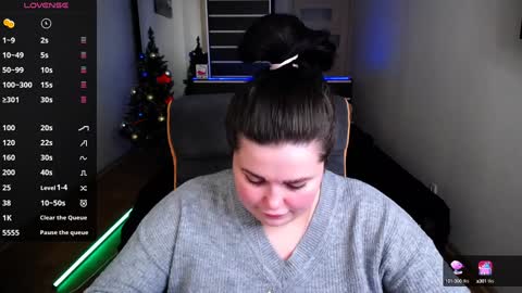 sophia__olsen online show from 12/18/24, 09:47