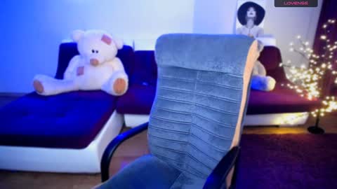 sophia__olsen online show from 12/22/24, 09:44