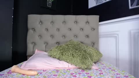 Sophia online show from 01/06/25, 01:20