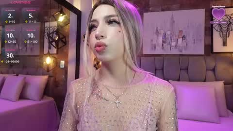 Snapshot of sophia_bellucci chatting on 09/17/25, 12:07 Sophia online show from 09/17/25, 12:07