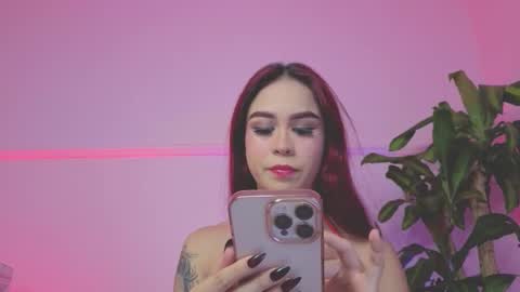 Sophia Independent model online show from 10/25/25, 11:32