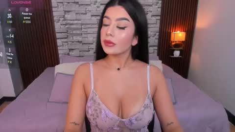 Snapshot of sophia_deluxe18 chatting on 11/19/25, 02:00 SOFI online show from 11/19/25, 02:00