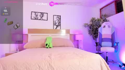sophia_duarte_ online show from 06/17/26, 12:07