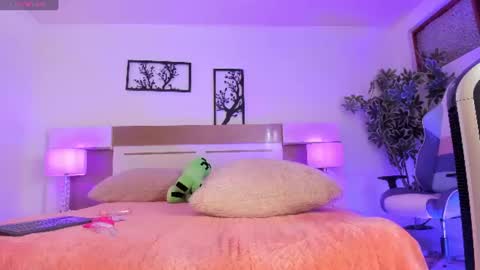 sophia_duarte_ online show from 07/06/26, 03:03