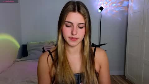 Snapshot of sophia_euphoria chatting on 10/28/25, 08:29 Sophia online show from 10/28/25, 08:29