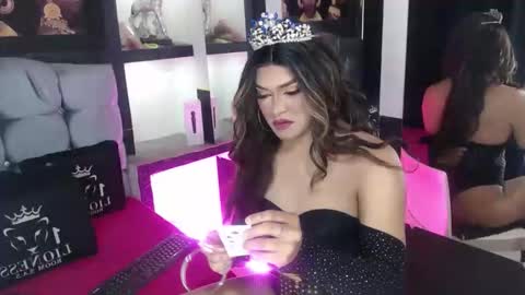 sophia_hott01 online show from 10/10/25, 12:04