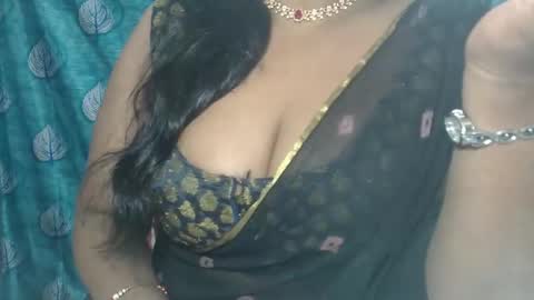 Snapshot of sophia_indian chatting on 12/22/25, 04:53 Sophia Tamil online show from 12/22/25, 04:53
