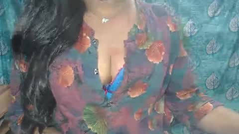 Snapshot of sophia_indian chatting on 12/23/25, 05:05 Sophia Tamil online show from 12/23/25, 05:05