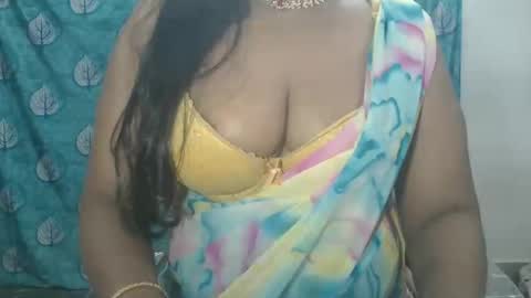 Snapshot of sophia_indian chatting on 01/12/26, 05:18 Sophia Tamil online show from 01/12/26, 05:18