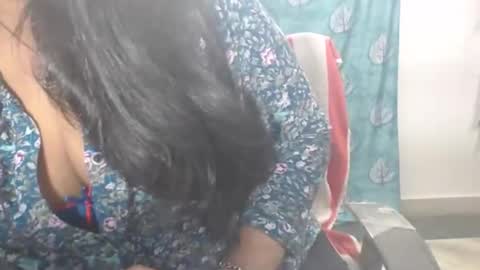 Snapshot of sophia_indian chatting on 01/17/26, 05:45 Sophia Tamil online show from 01/17/26, 05:45