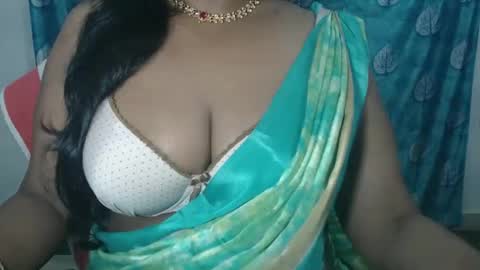 Snapshot of sophia_indian chatting on 03/18/26, 06:00 Sophia Tamil online show from 03/18/26, 06:00