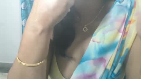 Snapshot of sophia_indian chatting on 06/05/26, 05:03 Sophia Tamil online show from 06/05/26, 05:03