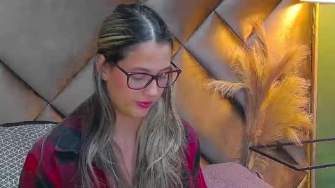 Snapshot of sophia_loreenn chatting on 09/30/25, 01:27 Sofia online show from 09/30/25, 01:27