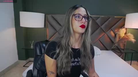 Snapshot of sophia_loreenn chatting on 10/11/25, 02:26 Sofia online show from 10/11/25, 02:26