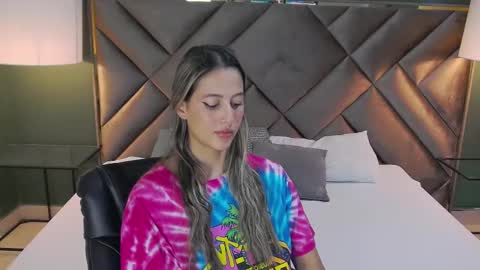 Snapshot of sophia_loreenn chatting on 10/18/25, 02:07 Sofia online show from 10/18/25, 02:07