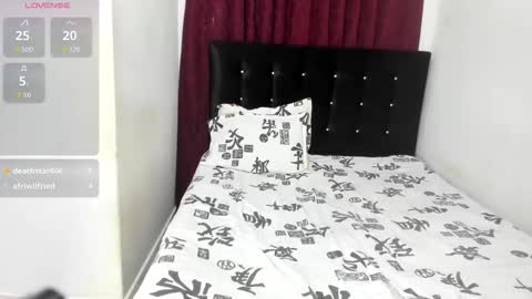 Snapshot of sophia_moons_ chatting on 03/10/26, 12:04 sophia_moons_ online show from 03/10/26, 12:04