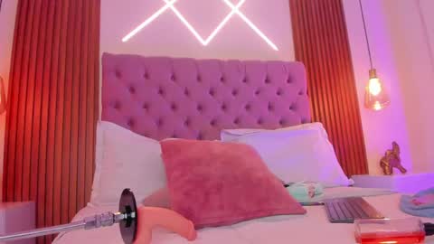 sophia_turneer online show from 05/13/26, 08:55
