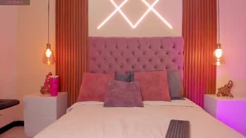 sophia_turneer online show from 06/25/26, 06:07