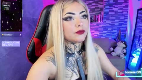 Snapshot of sophiaa_cherry chatting on 11/11/25, 09:48 Sophia online show from 11/11/25, 09:48