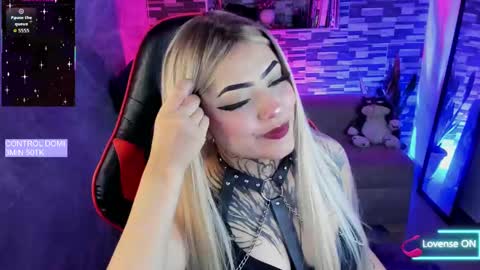 Snapshot of sophiaa_cherry chatting on 11/16/25, 08:25 Sophia online show from 11/16/25, 08:25