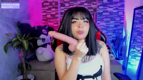 Snapshot of sophiaa_cherry chatting on 11/22/25, 11:59 Sophia online show from 11/22/25, 11:59