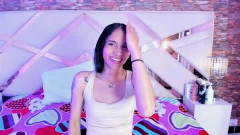 Snapshot of sophiaa_paris chatting on 11/06/25, 01:50 Sophia Paris online show from 11/06/25, 01:50