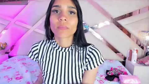 Snapshot of sophiaa_paris chatting on 11/22/25, 04:33 Sophia Paris online show from 11/22/25, 04:33