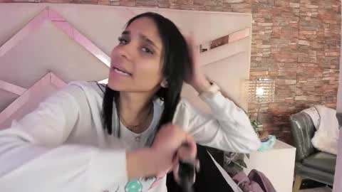 Snapshot of sophiaa_paris chatting on 11/30/25, 04:16 Sophia Paris online show from 11/30/25, 04:16