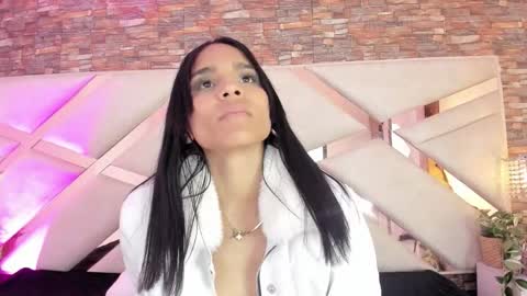 Snapshot of sophiaa_paris chatting on 12/01/25, 02:05 Sophia Paris online show from 12/01/25, 02:05