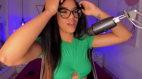 Sophie Hill  online show from 10/30/25, 08:09