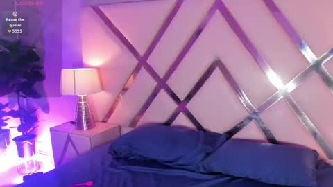 Sophie online show from 10/24/25, 04:20