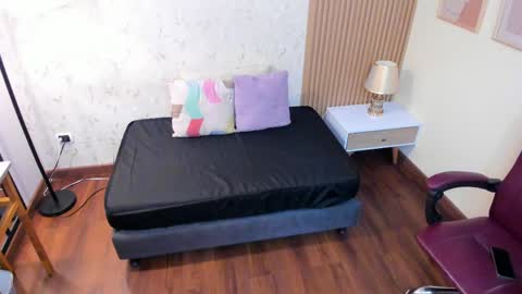 Snapshot of sophiahart_ chatting on 04/30/26, 12:00 Sophia online show from 04/30/26, 12:00