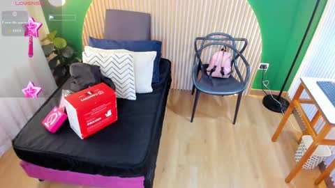 Snapshot of sophiahart_ chatting on 05/12/26, 12:02 Sophia online show from 05/12/26, 12:02