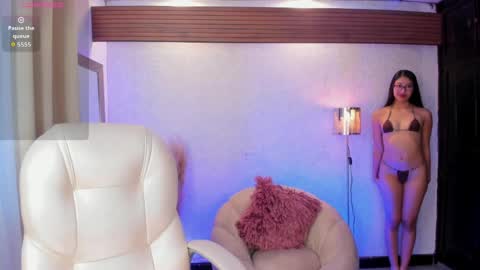 Snapshot of sophiajones_1 chatting on 03/31/26, 12:05 --Sophi-- online show from 03/31/26, 12:05