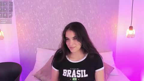 Snapshot of sophiakross chatting on 11/11/25, 06:13 Sophia online show from 11/11/25, 06:13