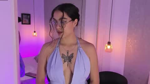 Snapshot of sophiakross chatting on 11/14/25, 04:55 Sophia online show from 11/14/25, 04:55