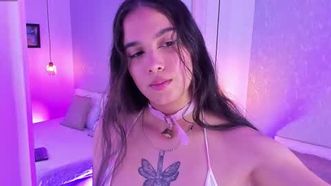 Snapshot of sophiakross chatting on 12/02/25, 06:08 Sophia online show from 12/02/25, 06:08