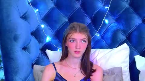Snapshot of sophiaprove chatting on 12/19/25, 03:41 SophiaProve online show from 12/19/25, 03:41