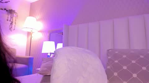 SophiaSmiths online show from 12/13/25, 09:42