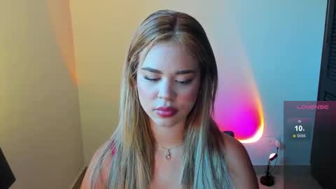 Snapshot of sophiazilla chatting on 10/30/25, 10:21 Sophia Smith online show from 10/30/25, 10:21