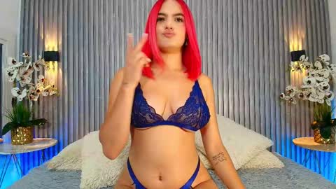 Snapshot of sophicollins chatting on 10/03/25, 07:00 sophicollins online show from 10/03/25, 07:00