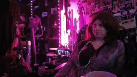 Snapshot of sophie198013 chatting on 06/06/26, 01:11 Sophie Satin1980 online show from 06/06/26, 01:11