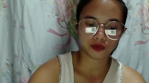 Snapshot of sophie_193 chatting on 03/27/26, 06:40 sophie_193 online show from 03/27/26, 06:40